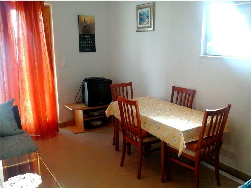 Apartmani Maris โตรกีร์ ภายนอก รูปภาพ