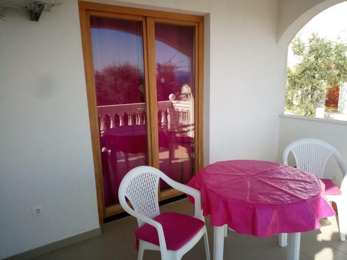 Apartmani Maris โตรกีร์ ภายนอก รูปภาพ