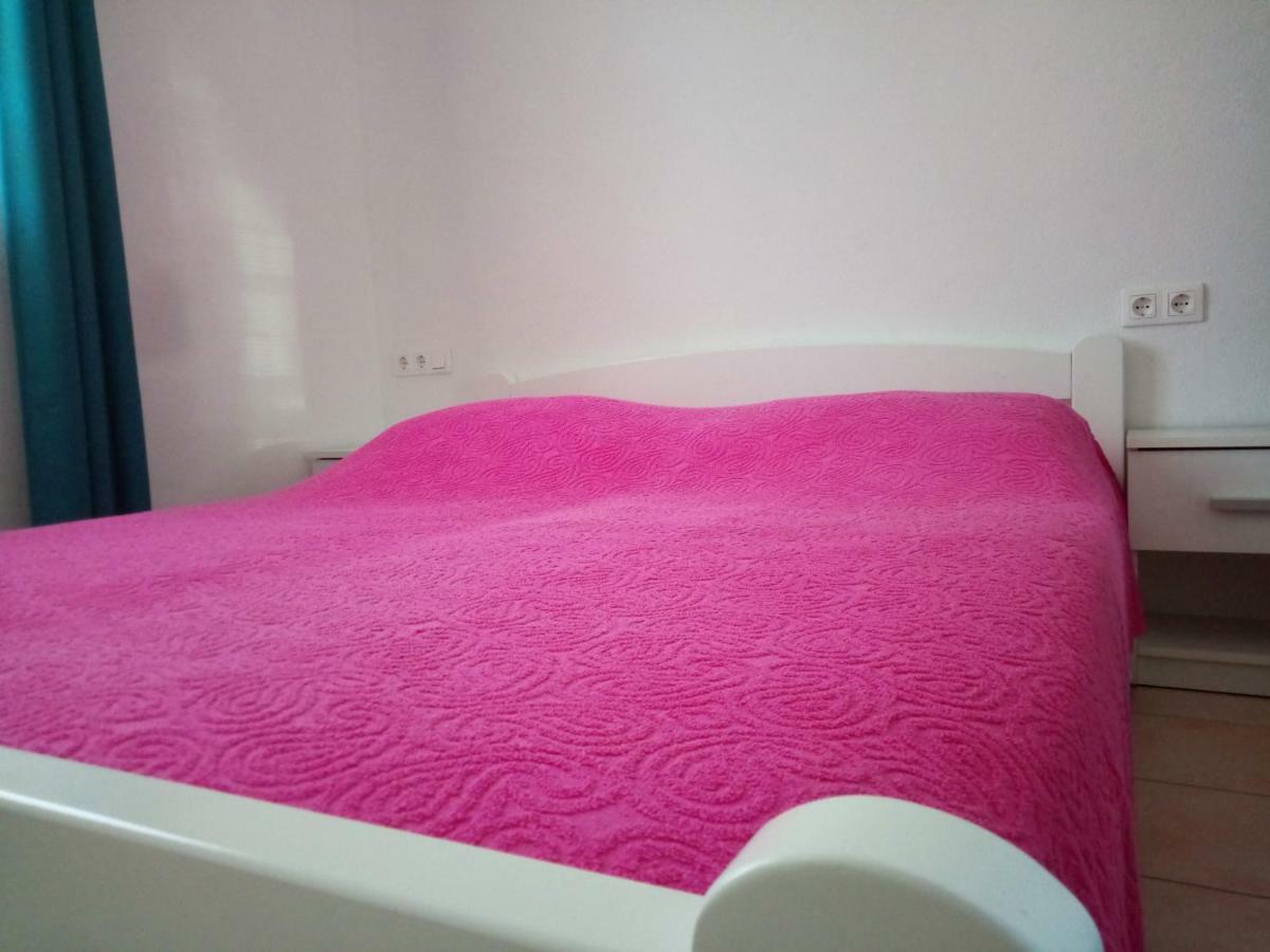 Apartmani Maris โตรกีร์ ภายนอก รูปภาพ