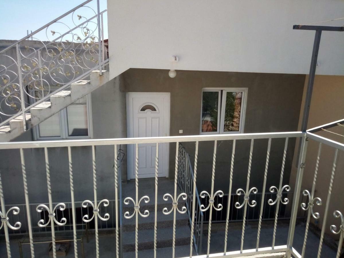 Apartmani Maris โตรกีร์ ภายนอก รูปภาพ