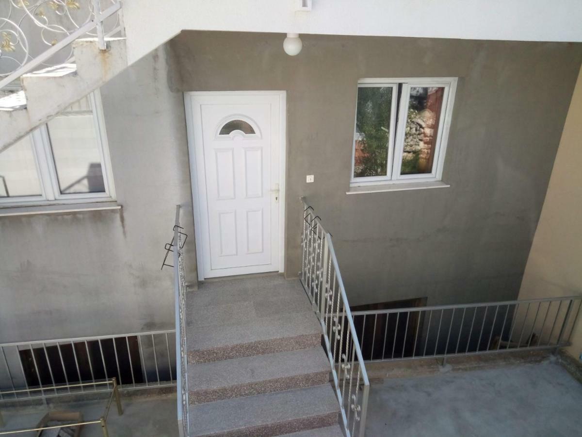 Apartmani Maris โตรกีร์ ภายนอก รูปภาพ