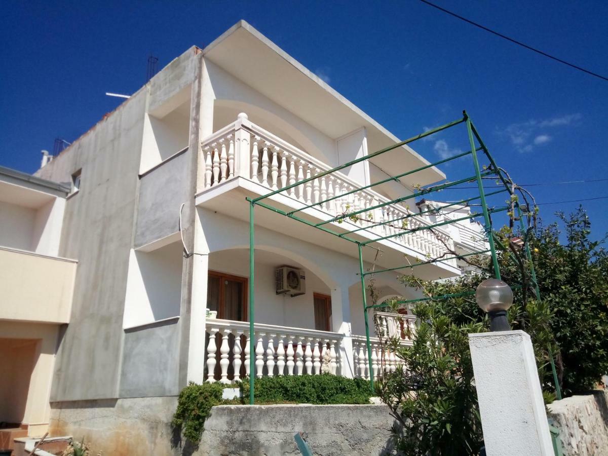 Apartmani Maris โตรกีร์ ภายนอก รูปภาพ