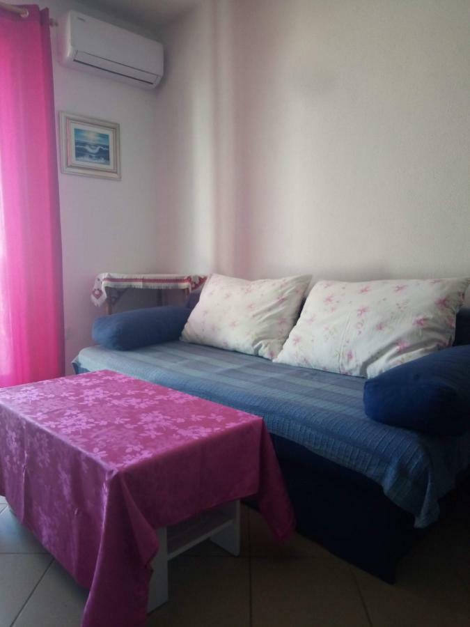 Apartmani Maris โตรกีร์ ภายนอก รูปภาพ