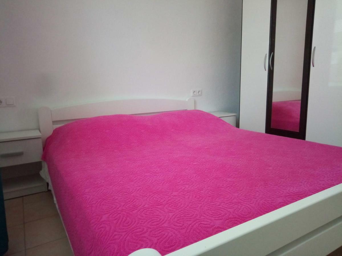 Apartmani Maris โตรกีร์ ภายนอก รูปภาพ