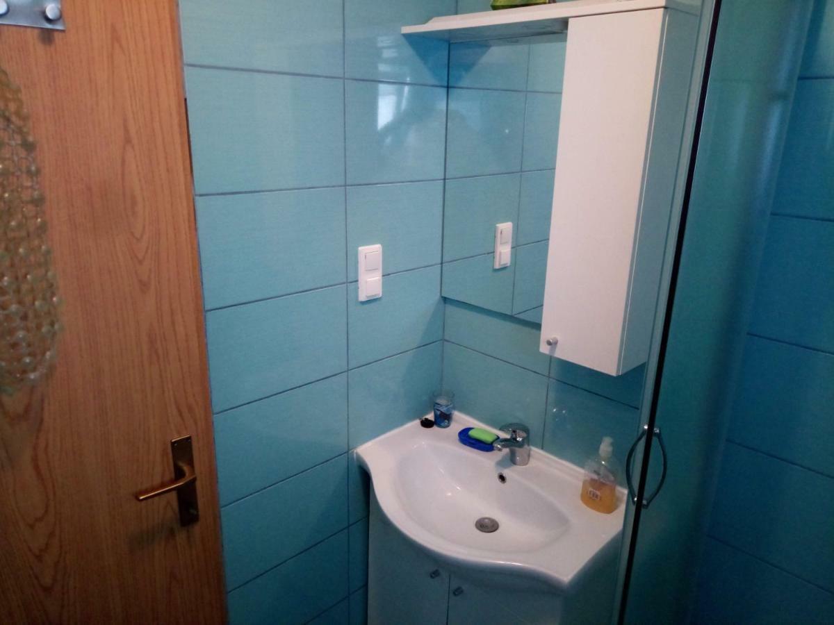 Apartmani Maris โตรกีร์ ภายนอก รูปภาพ